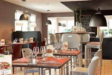 Hotel Campanile Evry Est - Germain Les Corbeil 3*