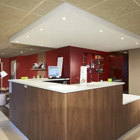 Hotel Campanile Evry Est - Germain Les Corbeil
