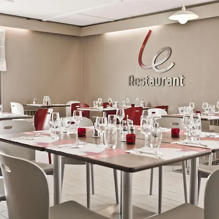 Hotel Campanile Evry Est - Germain Les Corbeil 3*