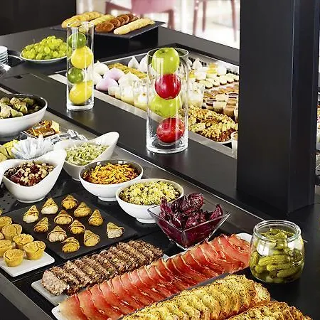 Hotel Campanile Evry Est - Germain Les Corbeil 3*