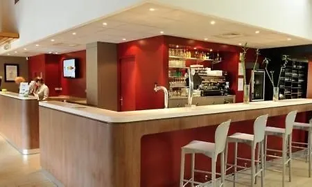 Hotel Campanile Evry Est - Germain Les Corbeil 3*