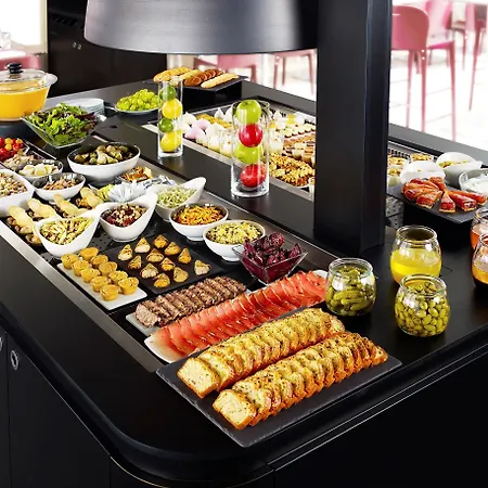 Hotel Campanile Evry Est - Germain Les Corbeil 3*