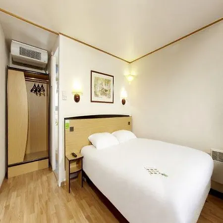 Hotel Campanile Evry Est - Germain Les Corbeil 3*