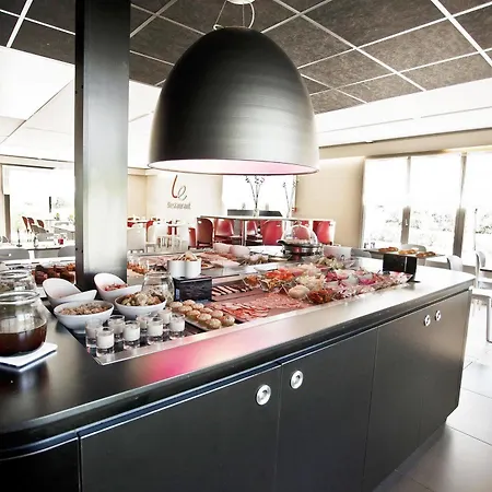 Hotel Campanile Evry Est - Germain Les Corbeil