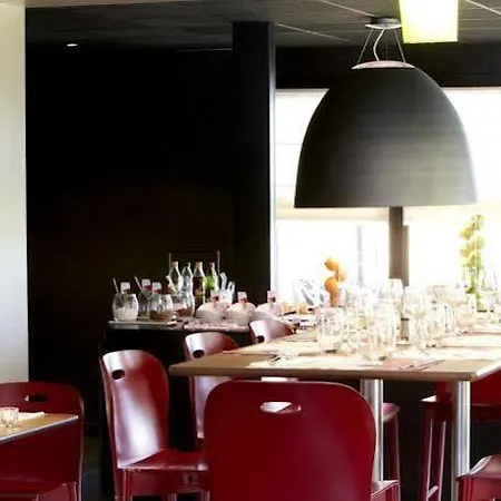 Campanile Evry Est - Germain Les Corbeil Hotel 3*