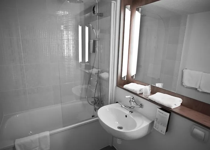 Campanile Evry Est - Germain Les Corbeil Hotel 3*