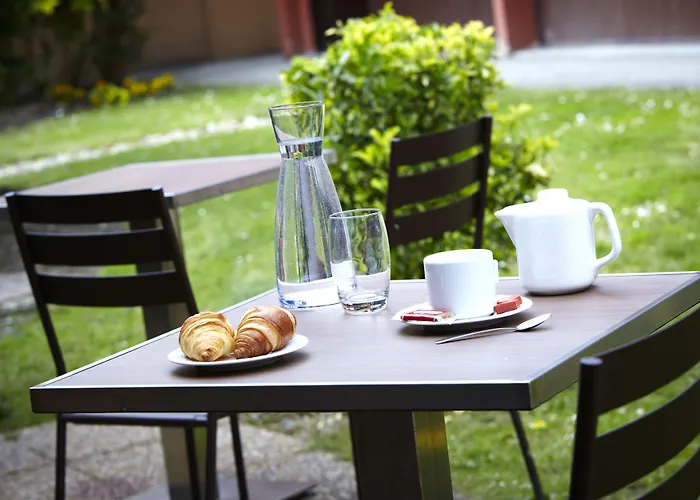 Hotel Campanile Evry Est - Germain Les Corbeil 3*